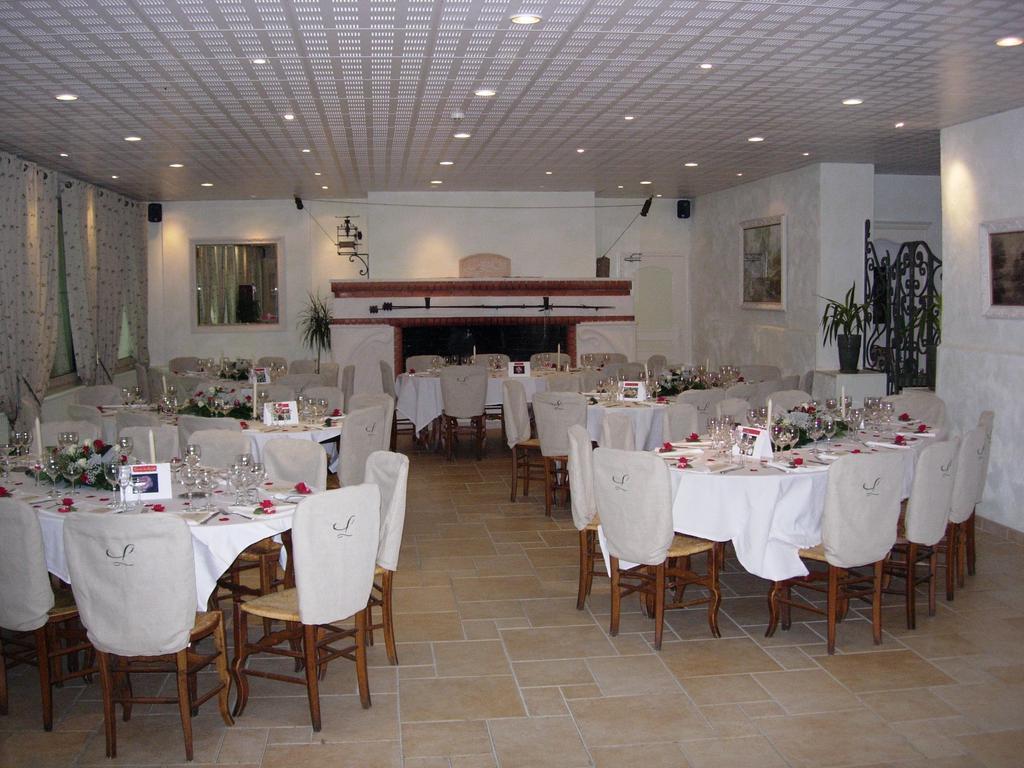 La Touloubre La Barben Exterior foto